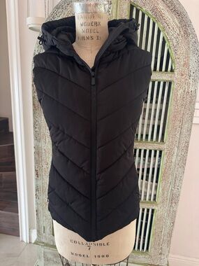 Zara Black Quilted Hooded Puffer Vest